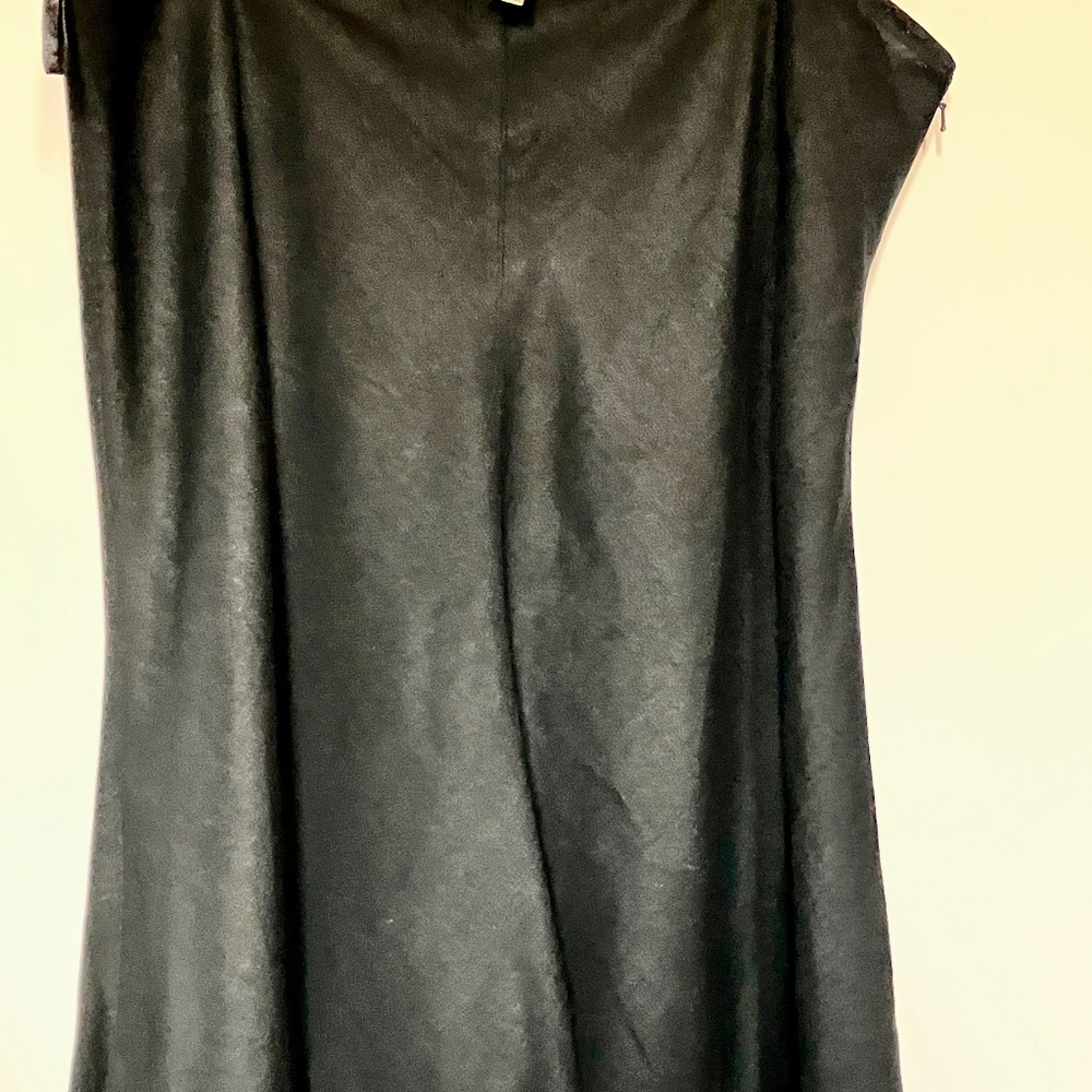 Eileen Fisher Black 100% Linen A-Line Skirt with Flare. Size M. Original Owner.